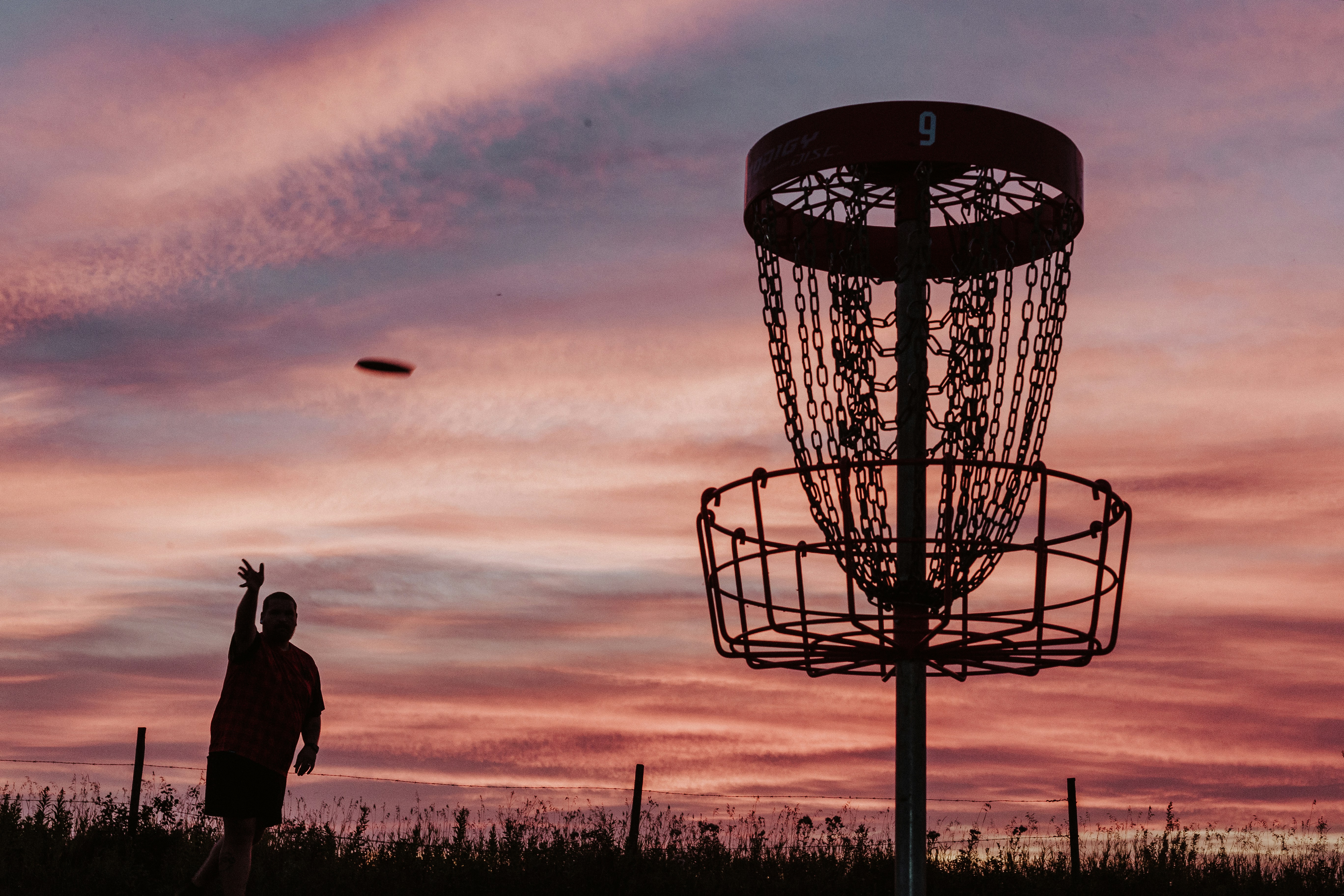 image of discgolf basket